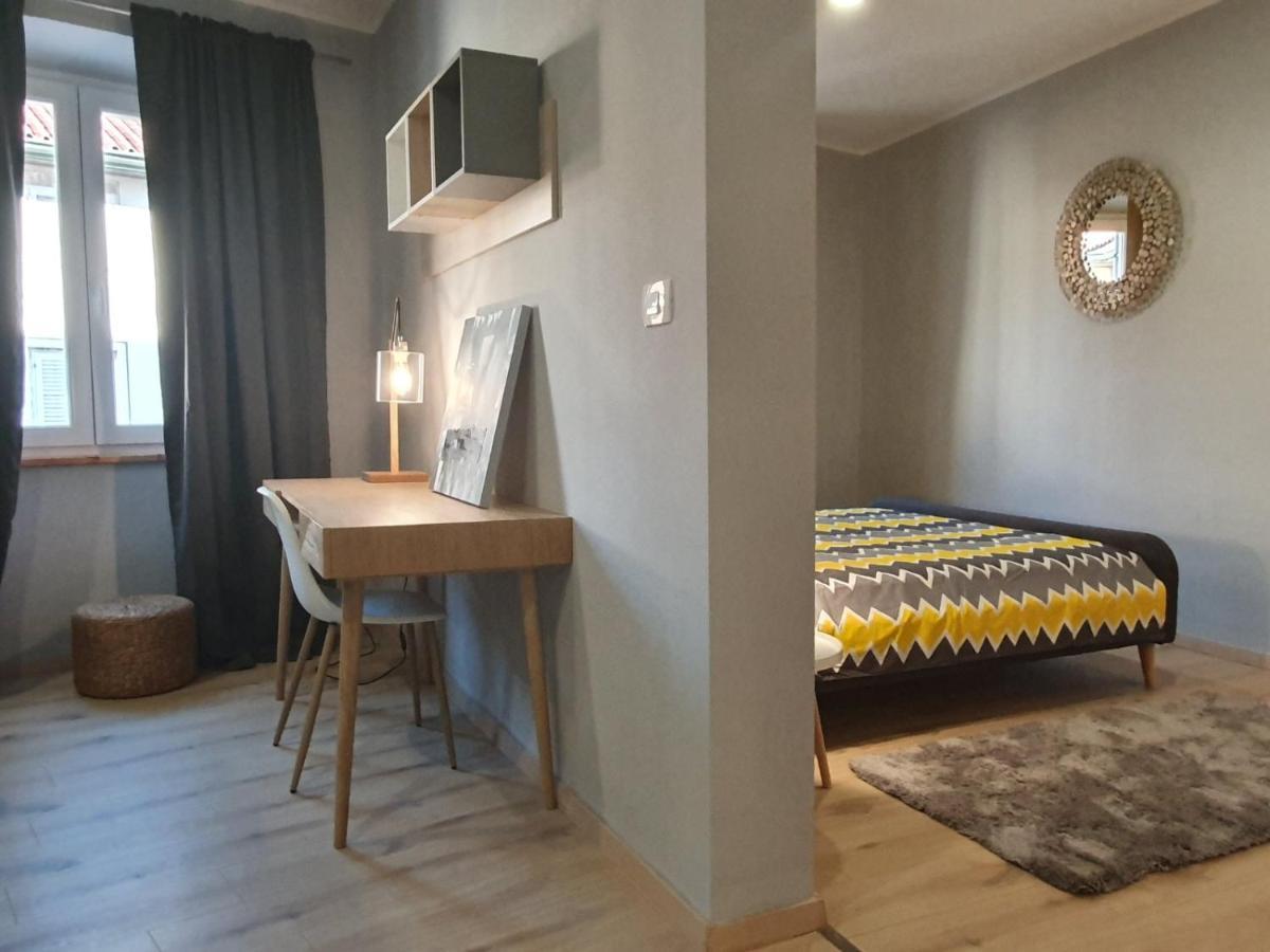 Piazza Foro With Free Parking Apartment Pula Room photo
